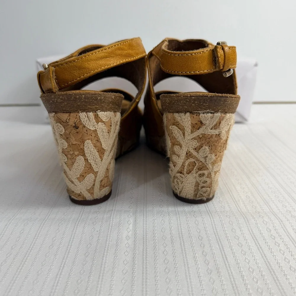 Sofft Womens Corrina Mustard Leather Embroidered Cork Wedge Sandals 7 Boho Artsy